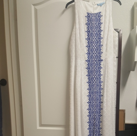 Dress - Picture 1 of 8